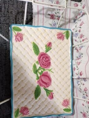 Temp-Tations Pink Rose Ceramic Accent Tray/Trivet With White Carry Case. Rose